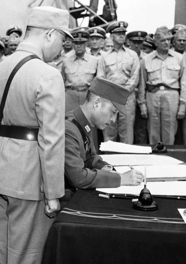 General Hsu Yung Chang 徐永昌 (Xu Yongchang) signing the &quoteJapanese Instrument of Surrender&quote on the weather deck of the USS Missouri BB-63, 2 September 1945